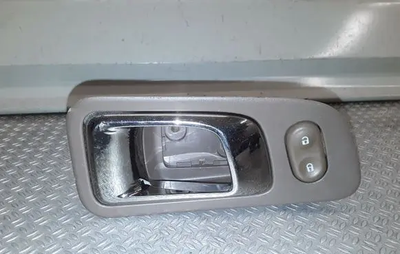 Honda Pilot I Front door interior handle 