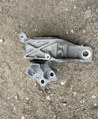 Ford Focus Engine mount bracket 326G20D