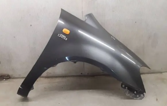 Toyota Avensis Verso Fender
