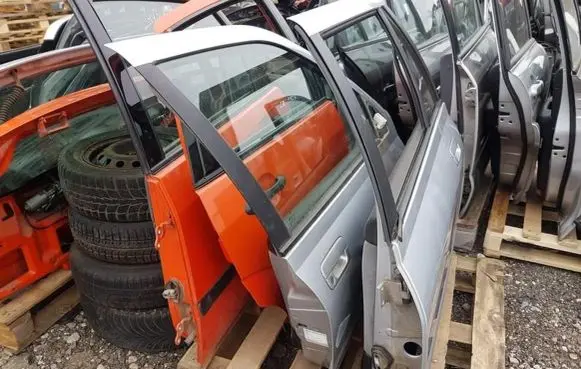 Peugeot 406 Front door sidabrines