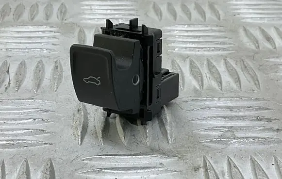 Volkswagen PASSAT B8 Tailgate opening switch 3G0959831