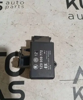 Volkswagen PASSAT B6 Seat heating relay 1Z0959772