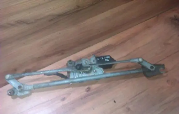 Lexus IS 200-300 Front wiper linkage and motor