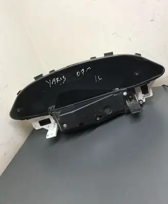 Toyota Yaris Speedometer (instrument cluster)