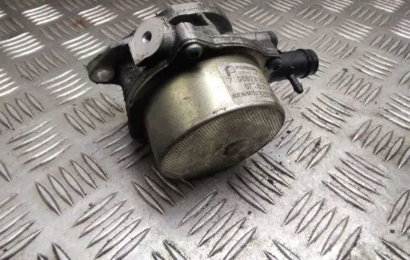 Renault Clio III Vacuum pump 8200577807