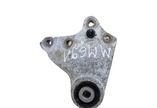 Mercedes-Benz GLA W156 Engine mounting bracket A2462401109