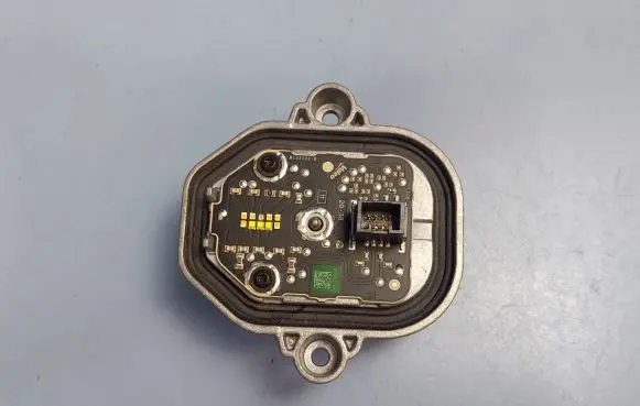 Volvo XC90 Headlight ballast module Xenon B132122B