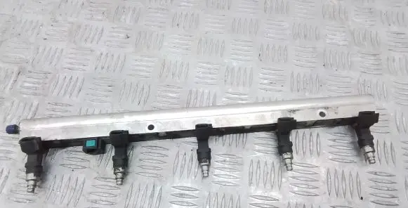 Volvo V50 Fuel injectors set 8653892