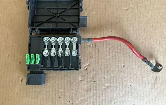 Volkswagen Golf IV Fuse module 1J0937550