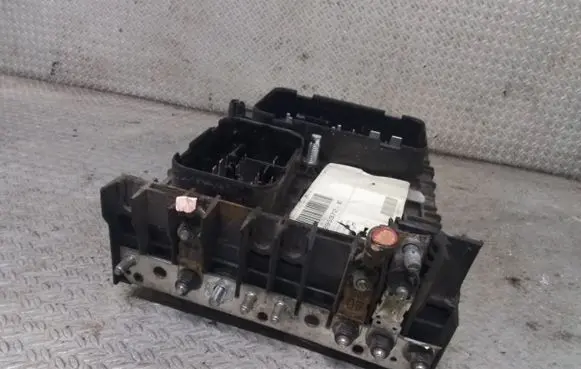 Volkswagen Touran I Fuse module 1K0937124K 1K0937806