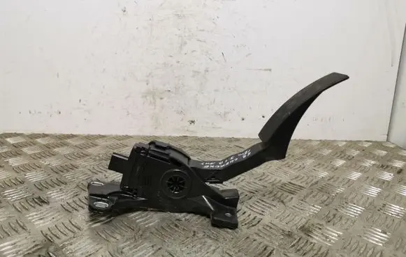 Accelerator throttle pedal