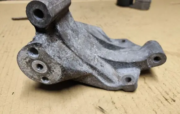 Jeep Grand Cherokee (WJ) Engine mounting bracket 04854026G