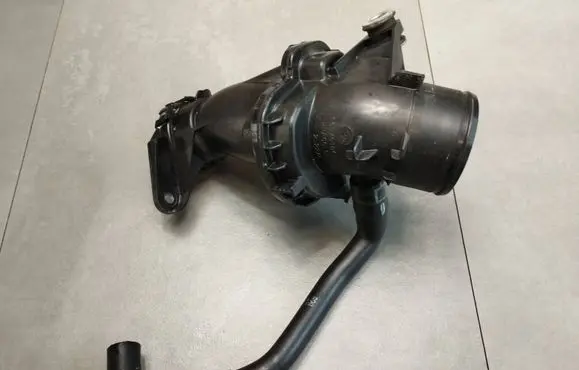 Renault Kadjar Air intake duct part 165761844R 22274 PA66GF35