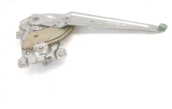 Rear door manual window regulator