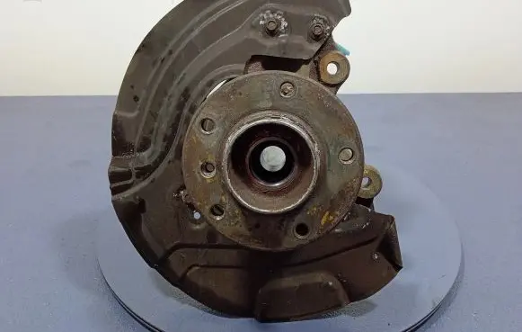 Front wheel hub spindle knuckle