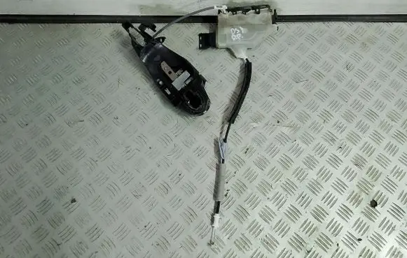 Citroen DS7 Crossback Front door lock 