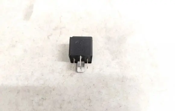 Volkswagen Golf IV Other relay 95vw10k705ca m0951253a