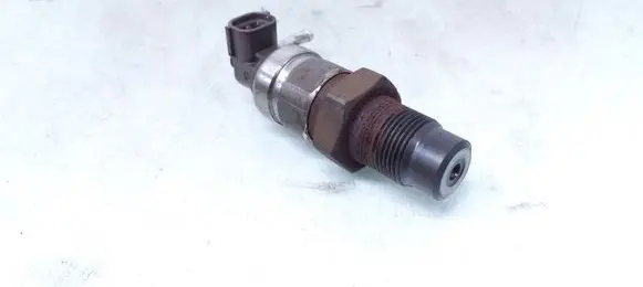 Toyota Avensis T250 Fuel pressure sensor EG009880