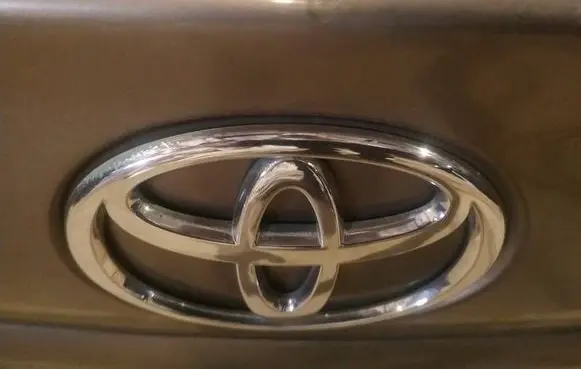 Toyota Avensis T250 Manufacturer badge logo/emblem