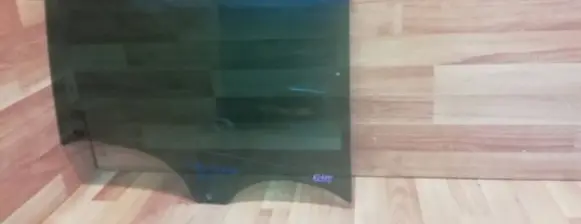 Rear door window glass