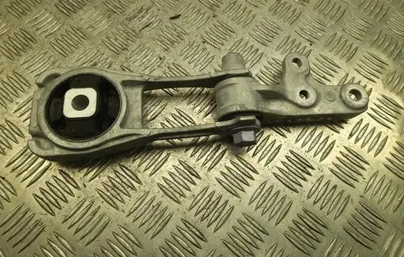 Toyota Yaris XP210 Engine mount bracket