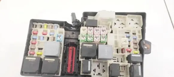 Ford Focus Fuse box set AV6T14A143AB AV6T-14A143-AB