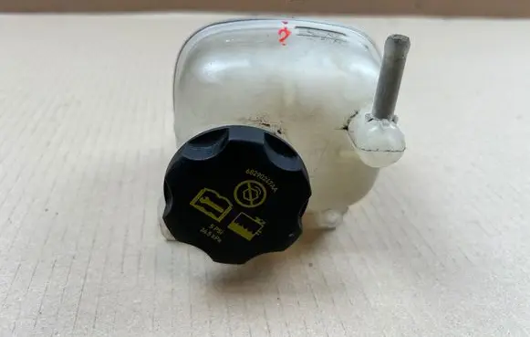 Jeep Wrangler Coolant expansion tank/reservoir 68290093AC