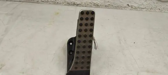 Mercedes-Benz C W205 Accelerator throttle pedal A2053000104