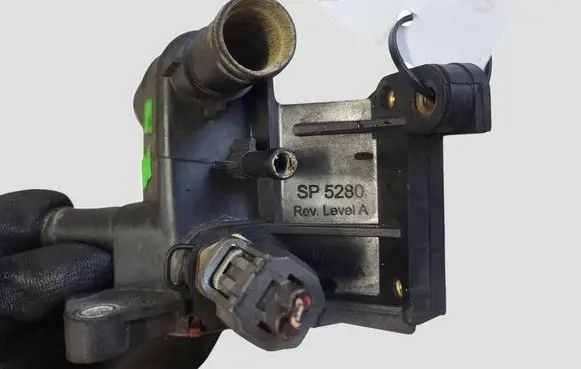 Ford Focus C-MAX Thermostat/thermostat housing 6G9G8K556AA