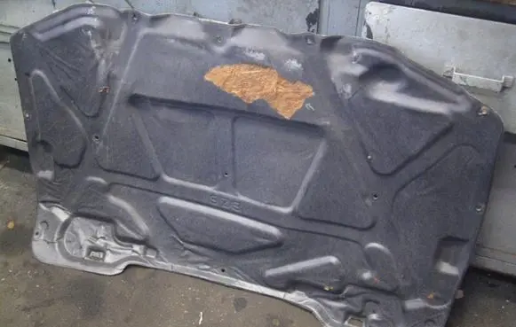 Engine bonnet/hood sound/heat insulation