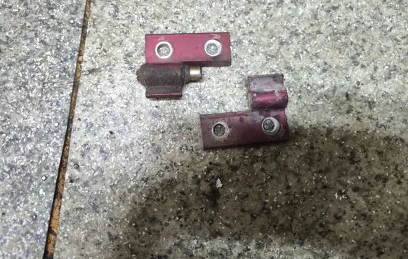 BMW 7 E32 Front door upper hinge 1950844