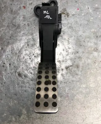 Mercedes-Benz ML W164 Accelerator throttle pedal A1643000104BILI A1643000104