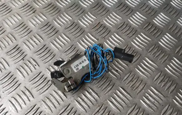 Loading door lock