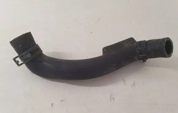 Volkswagen PASSAT B6 Engine coolant pipe/hose