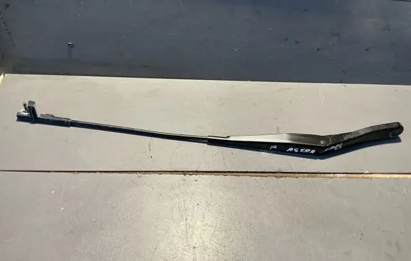 Opel Astra H Front wiper blade arm 13111220