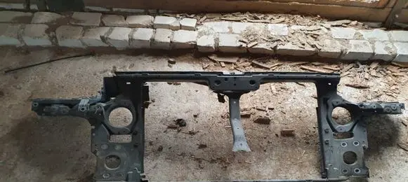 Volkswagen Touareg I Radiator support slam panel NOCODE