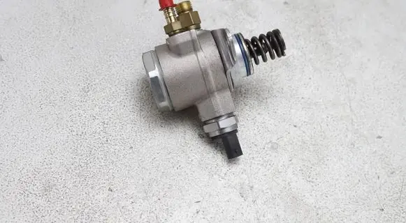 Seat Ibiza IV (6J,6P) Fuel injection high pressure pump 03C127026M HFS03431H