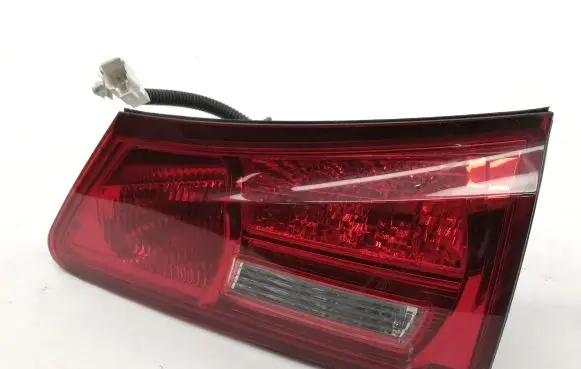 Lexus IS 220D-250-350 Tailgate rear/tail lights E111184