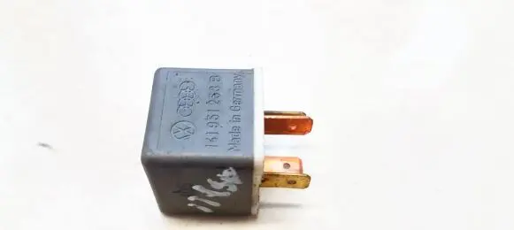 Volkswagen PASSAT B4 Other relay 141951253B