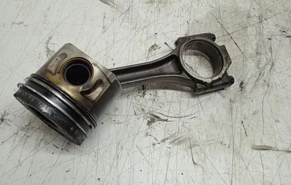 Volkswagen Caddy Piston with connecting rod 0386 16R0