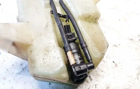 Ford Mondeo Mk III Windscreen/windshield washer pump 1s7117k624f0