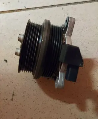 Volkswagen Tiguan Water pump 03C121004E