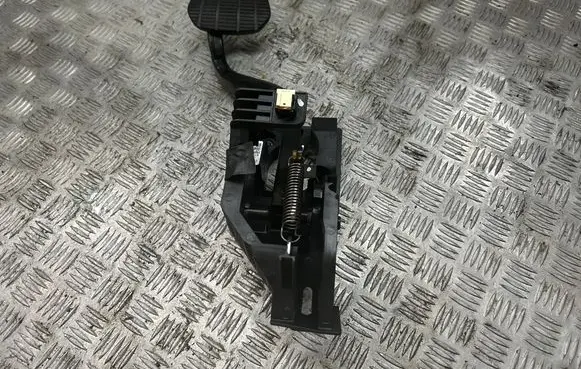 BMW X1 F48 F49 Brake pedal 6856596
