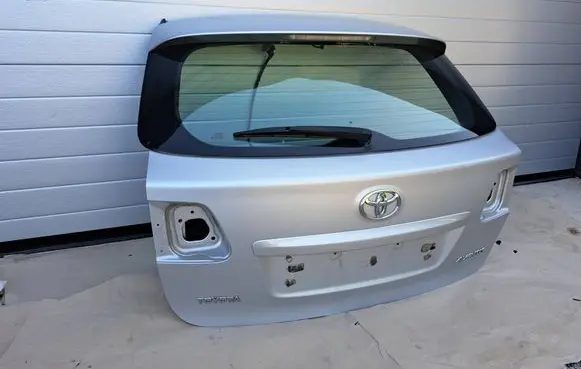 Toyota Avensis T270 Tailgate/trunk/boot lid
