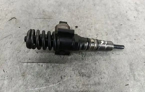 Skoda Octavia Mk2 (1Z) Fuel injector 