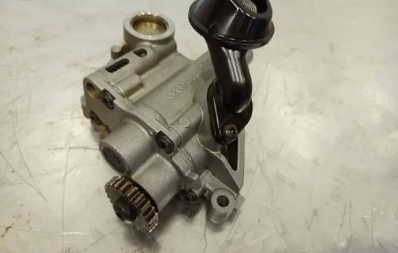 Audi A4 S4 B8 8K Oil pump 06H115105AC