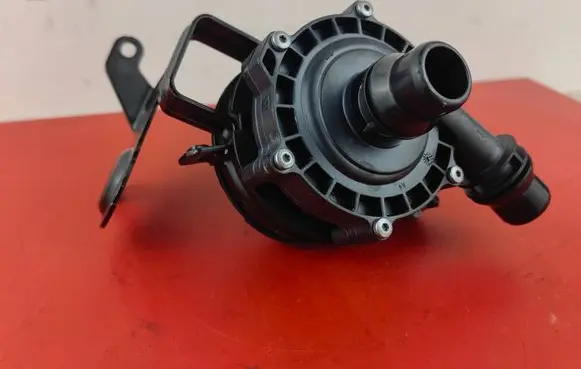 Mercedes-Benz GLE W167 Water pump A0005003101