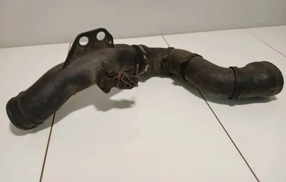 Audi TT Mk1 Intercooler hose/pipe 8l9145935a