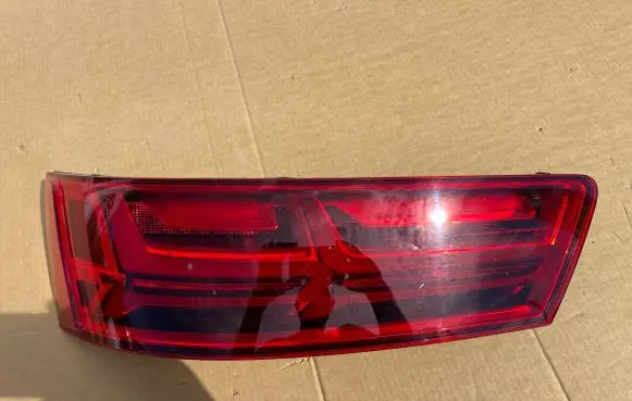Audi Q7 4M Tailgate rear/tail lights 4M0945093D 20900103 AU736SAE12S