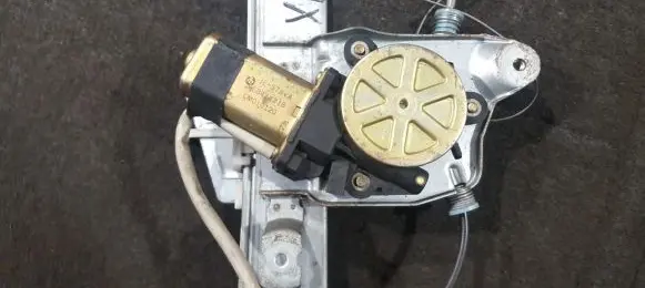 Mazda Xedos 9 Front door window regulator motor JE578VA EB414218
